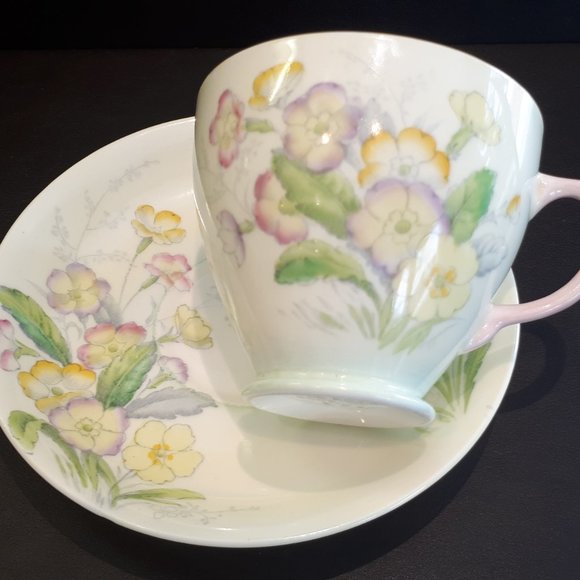 Old Royal fine china pastel colored flowers design - Picture 5 of 7